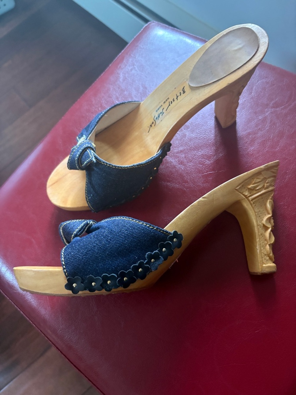 Betsey Johnson Denim Slide Heels with Carved Wood Platform Sandals size 9 RARE!